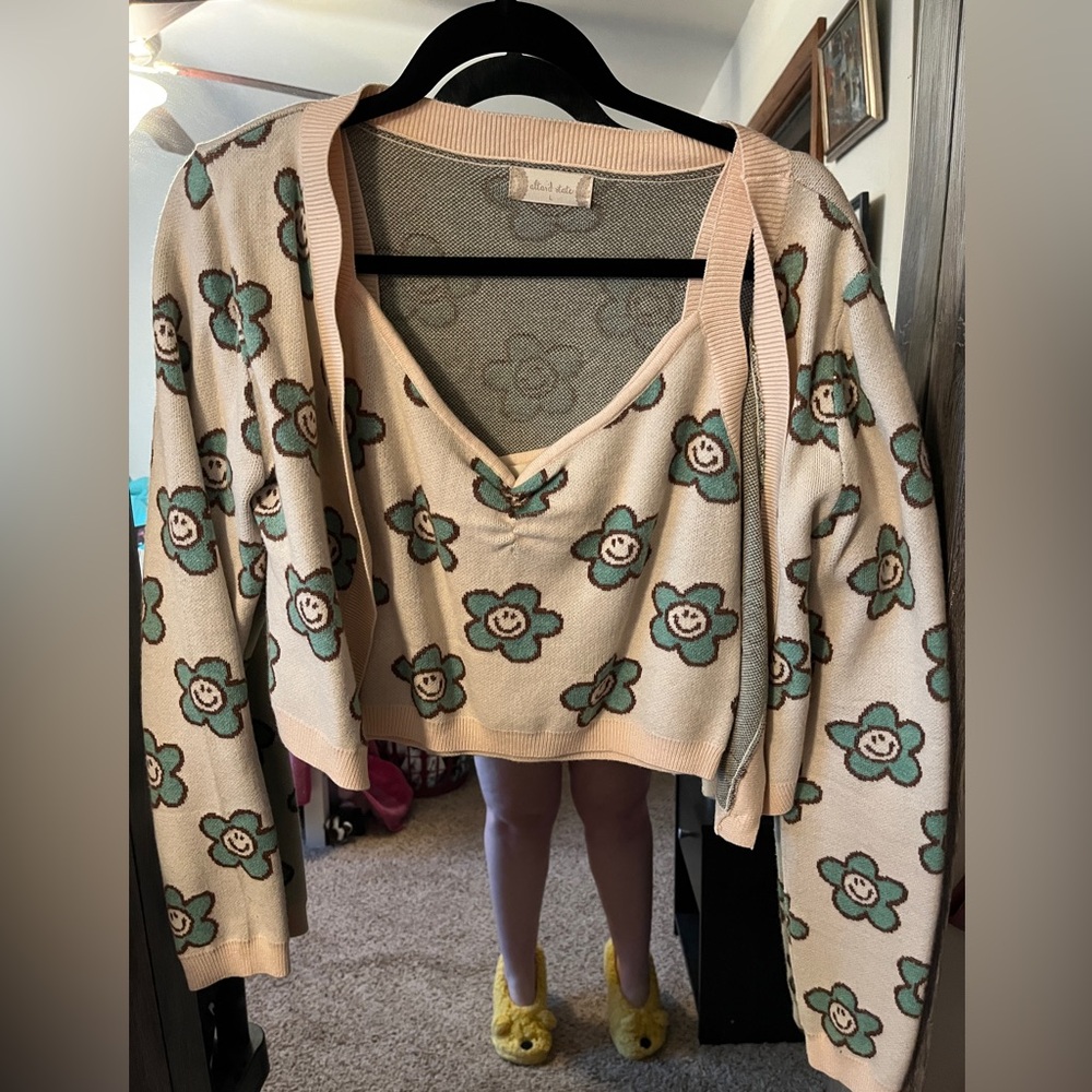 Sweater and top set